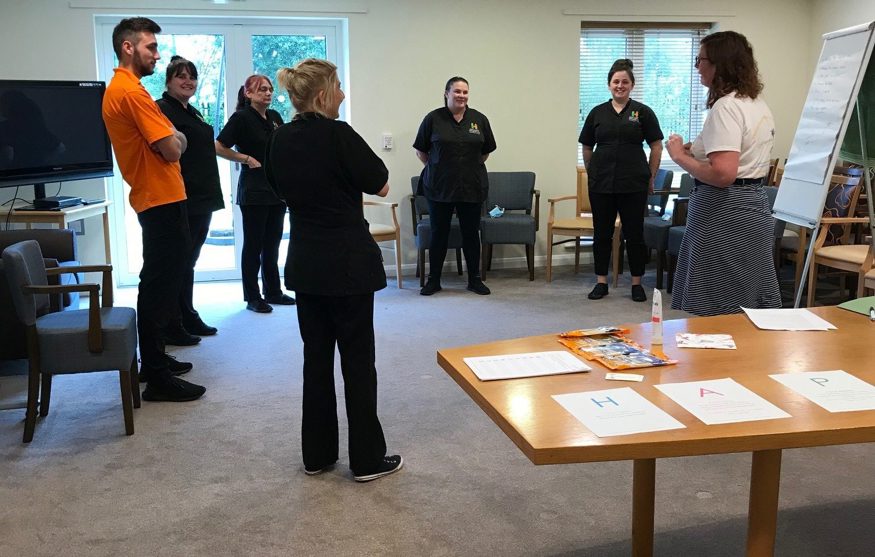 Laughing Yoga E1601304558262